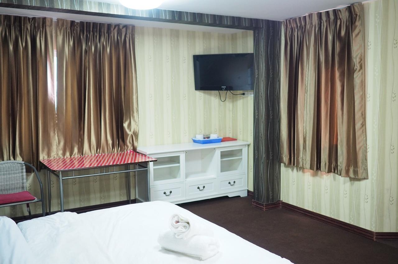 Hotel Hari Om Delhi Darbar à Pattaya Extérieur photo
