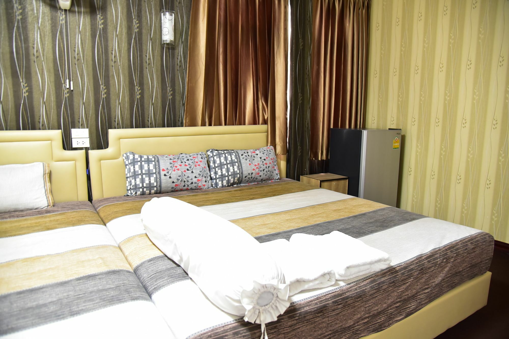 Hotel Hari Om Delhi Darbar à Pattaya Extérieur photo